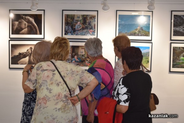 Изложба с кауза подредиха в Музея на фотографията