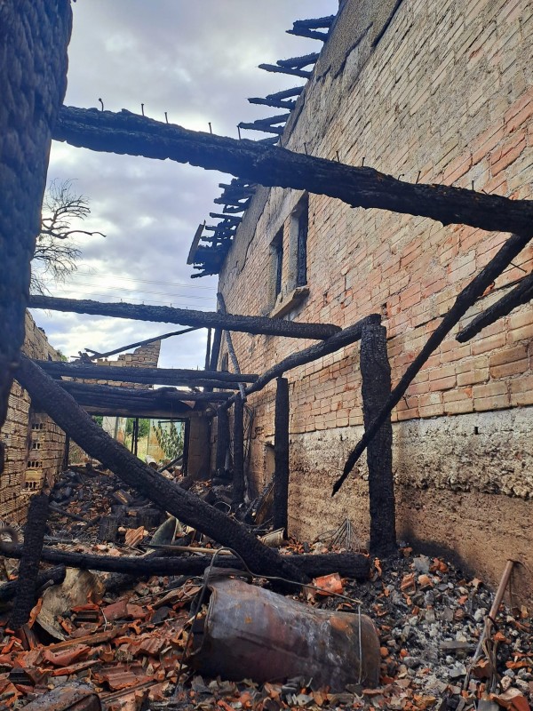 Събират средства за 81-годишна жена, чийто дом бе засегнат от голям пожар в казанлъшкото село Енина