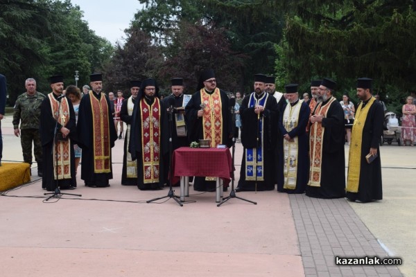С тържествен ритуал в парк “Розариум“ бе посрещнат българския военен контингент, участвал в операция на ЕС в Босна и Херцеговина