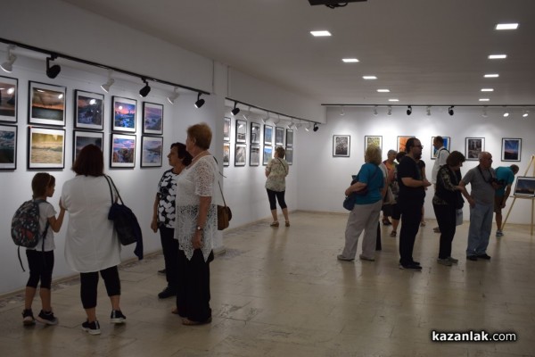 Изложба с кауза подредиха в Музея на фотографията