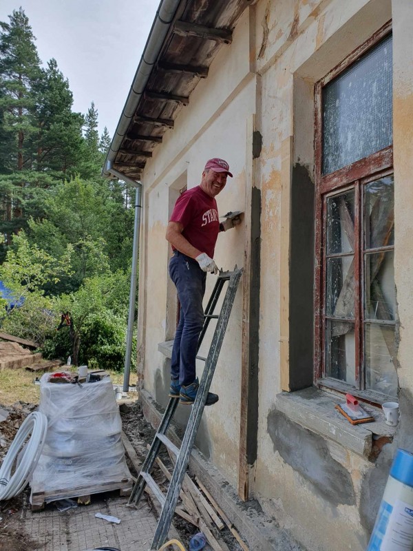 С общи усилия, наши сънародници завършиха ремонта в училището на Теодосий Теодосиев 
