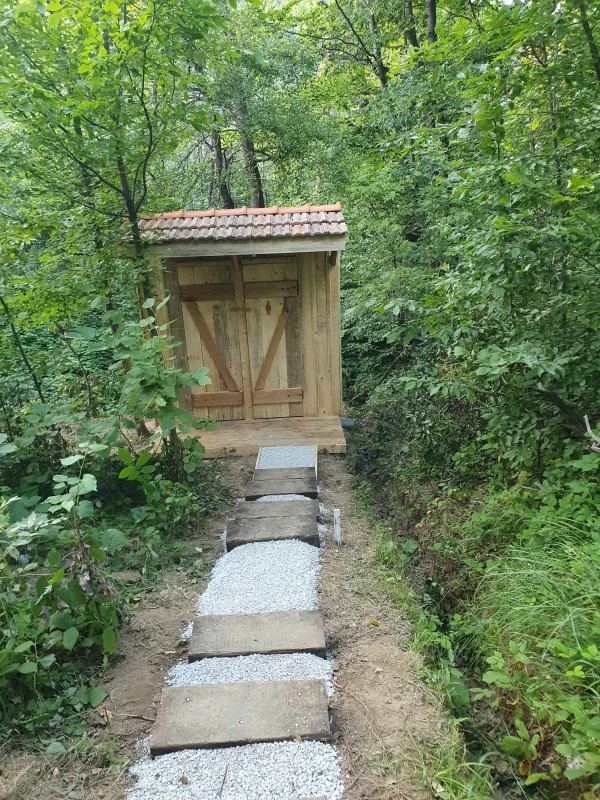 С общи усилия, наши сънародници завършиха ремонта в училището на Теодосий Теодосиев 