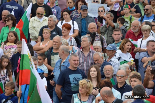 Родолюбци от цялата страна почетоха героите от Шипченската епопея