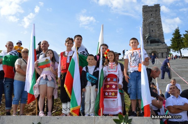 Родолюбци от цялата страна почетоха героите от Шипченската епопея