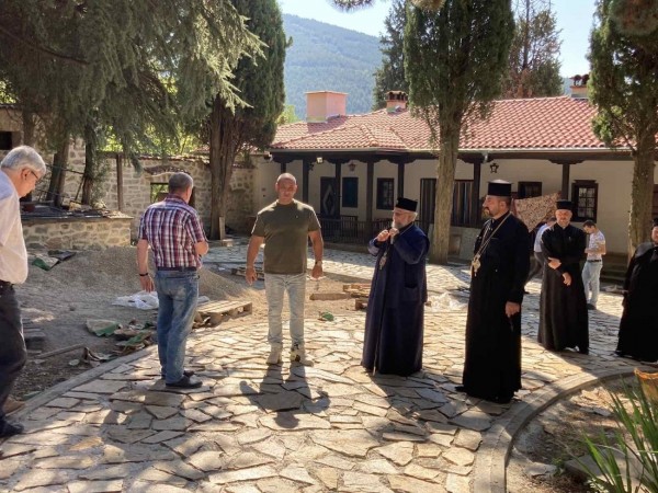 Провериха ремонтните дейности на църковните паметници на културата в Мъглиж