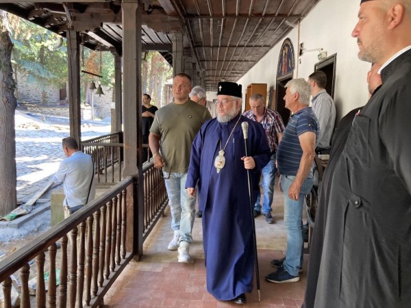 Провериха ремонтните дейности на църковните паметници на културата в Мъглиж