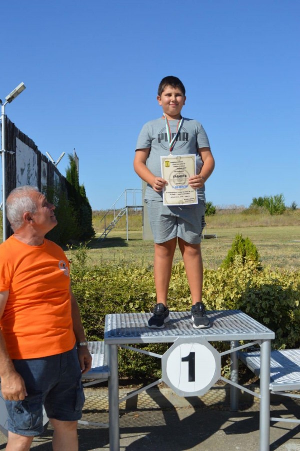 Стрелците от КЛС “Балиста“- Казанлък с блестящо представяне в Кнежа 