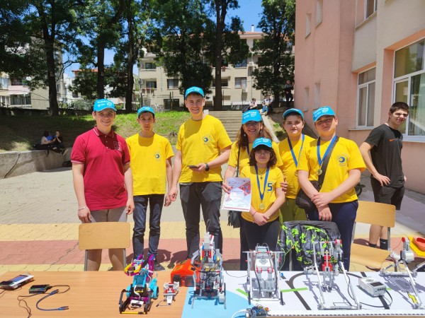 ИКТ Център записва ученици за 2023-2024 в курсове по програмиране, роботика и ИТ