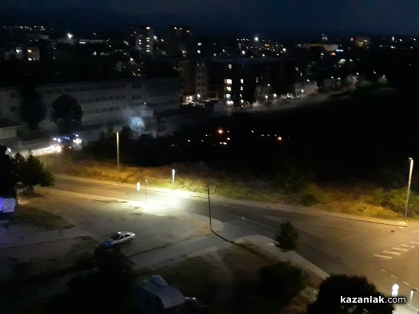 Горяха сухи треви в квартал “Изток“