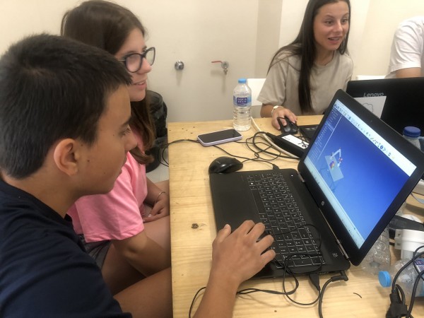 Ученици и учители от ИКТ Център с мобилност, свързана с колаборативна роботика