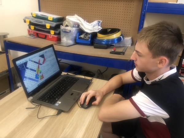 Ученици и учители от ИКТ Център с мобилност, свързана с колаборативна роботика