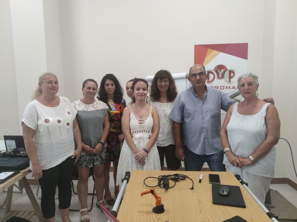 Ученици и учители от ИКТ Център с мобилност, свързана с колаборативна роботика