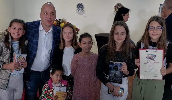 Клуб „Светлини сред сенките” отбелязва 20-годишен юбилей