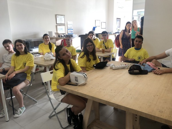 Ученици и учители от ИКТ Център с мобилност, свързана с колаборативна роботика