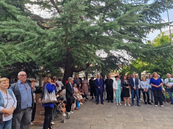 Отбелязването на 138 г. от Съединението събра родолюбиви казанлъчани