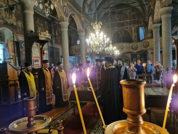 Отбелязването на 138 г. от Съединението събра родолюбиви казанлъчани