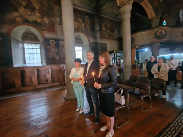 Отбелязването на 138 г. от Съединението събра родолюбиви казанлъчани