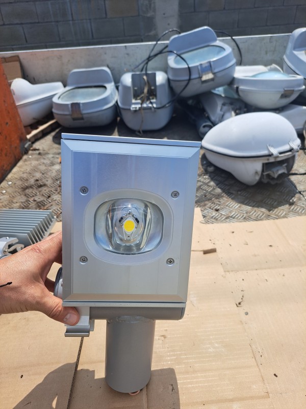 Монтираха ново улично осветление в село Розово 