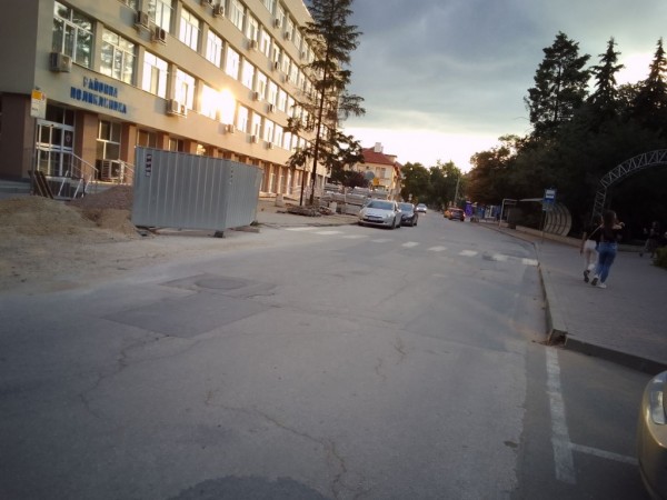 Затваряне на движението пред ДКЦ „Районна поликлиника – Казанлък“ от понеделник