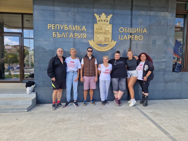 Екипът на „Animal Hope Bulgaria – Казанлък“ зарадва пострадалите от наводненията животни в община Царево с 650 кг. храна 