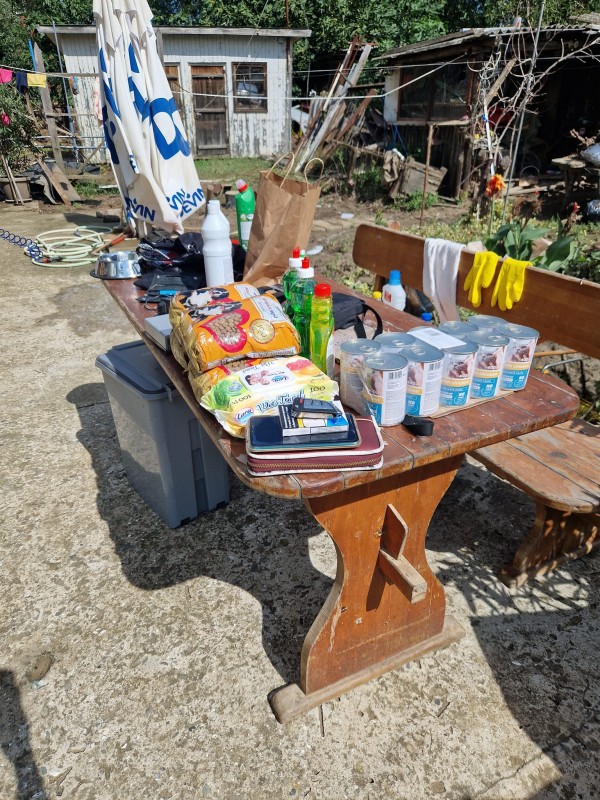 Екипът на „Animal Hope Bulgaria – Казанлък“ зарадва пострадалите от наводненията животни в община Царево с 650 кг. храна 