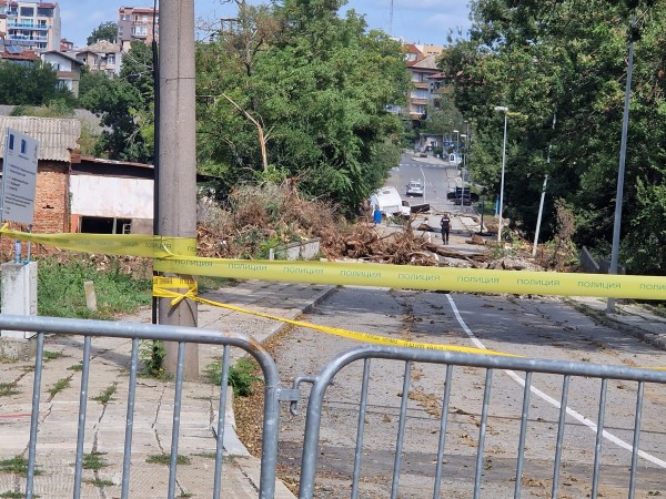 Екипът на „Animal Hope Bulgaria – Казанлък“ зарадва пострадалите от наводненията животни в община Царево с 650 кг. храна 