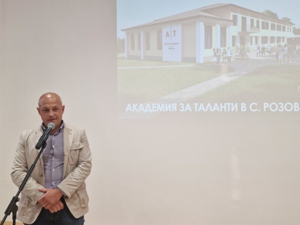 Кметът Галина Стоянова: Да направим новата сграда на училището в Розово смислено място за децата