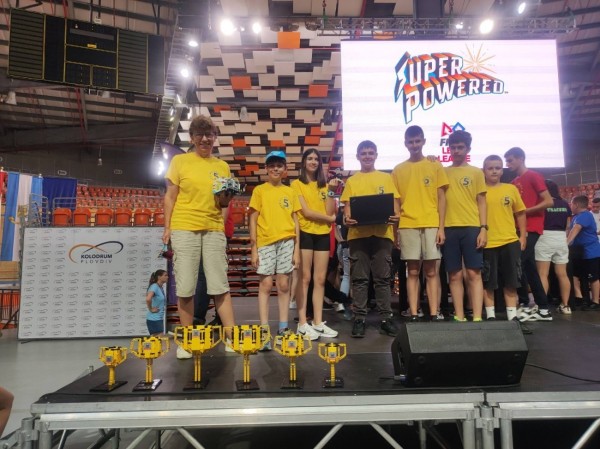 Управлявайте роботи в  „Запознайте се и програмирайте“