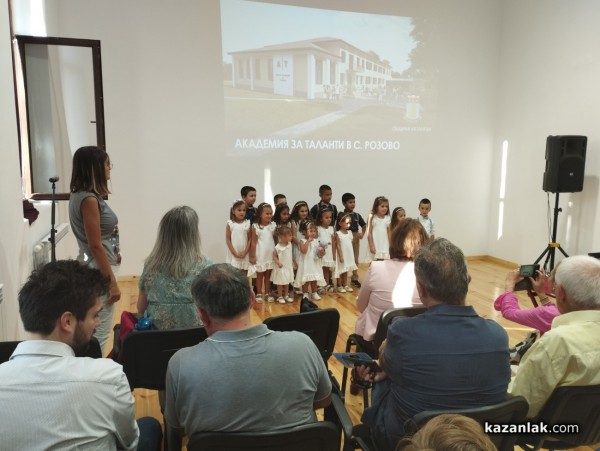 Местният бизнес подаде ръка на Академията за таланти в Розово