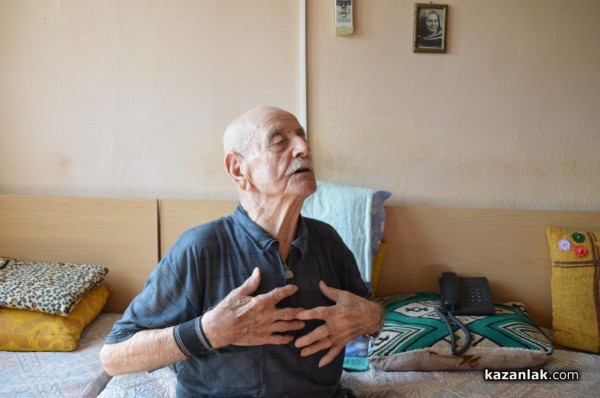 Бай Христо, както го наричат близките, отпразнува своя 100-годишен юбилей в Казанлък / Видео