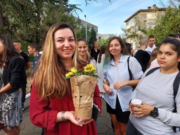 Тематични подаръци получиха осмокласниците на ПХГ “Св. Св. Кирил и Методий“ за първия учебен ден