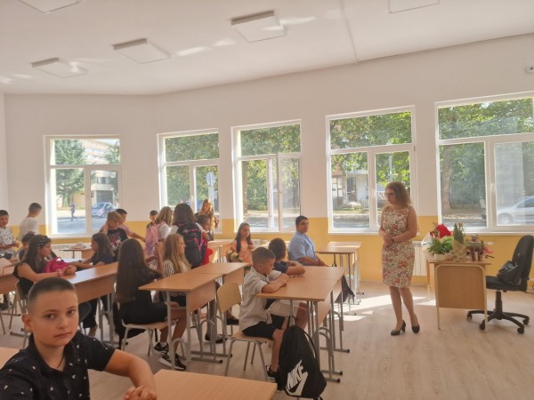 Успешна учебна година и честита първа смяна с новия корпус на ППМГ „Никола Обрешков“