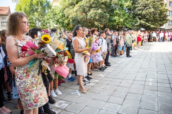 Начало на новата учебна година в ППМГ „Никола Обрешков“/ Снимки Ивайло Илиев