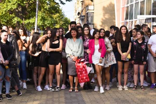 79 осмокласници прекрачиха прага на ПГЛПТ за Новата учебна година