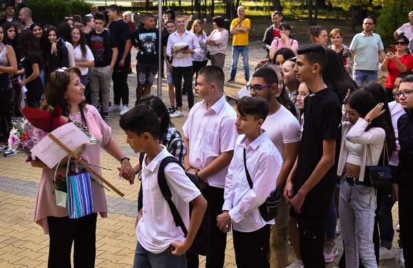 79 осмокласници прекрачиха прага на ПГЛПТ за Новата учебна година