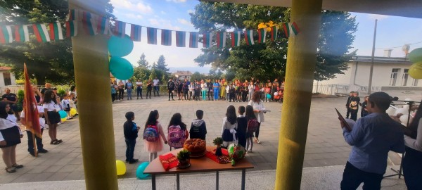 Първият училищен звънец отново събра малки и големи в ОУ “ Св. св. Кирил и Методий “ гр. Шипка