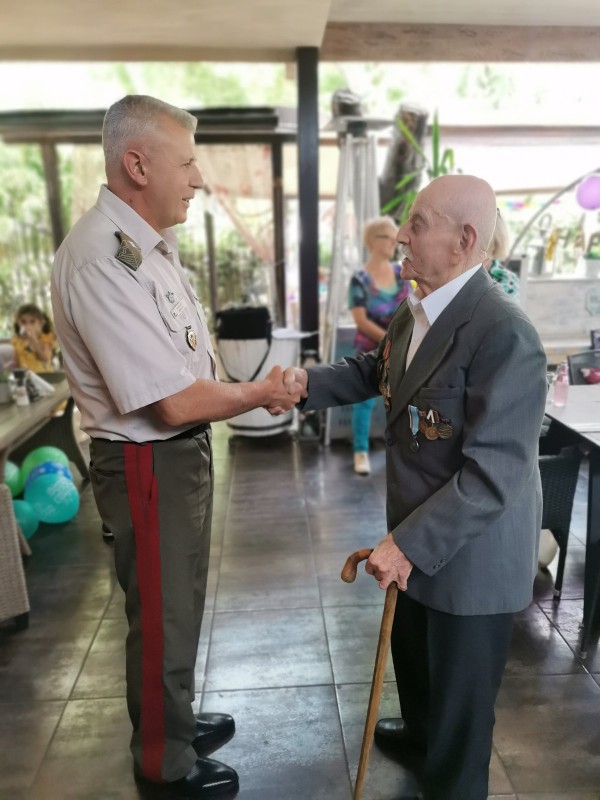 Бай Христо, както го наричат близките, отпразнува своя 100-годишен юбилей в Казанлък / Видео