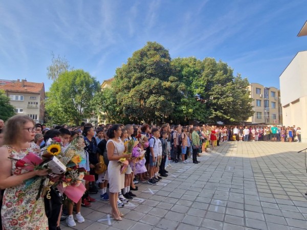 Успешна учебна година и честита първа смяна с новия корпус на ППМГ „Никола Обрешков“