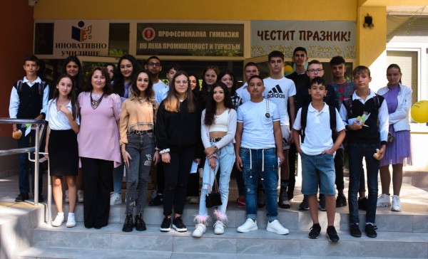 79 осмокласници прекрачиха прага на ПГЛПТ за Новата учебна година