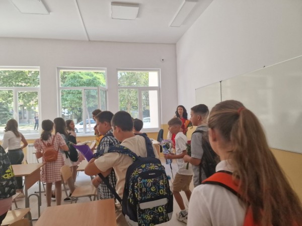 Успешна учебна година и честита първа смяна с новия корпус на ППМГ „Никола Обрешков“