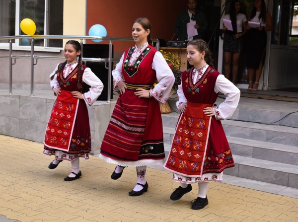 79 осмокласници прекрачиха прага на ПГЛПТ за Новата учебна година