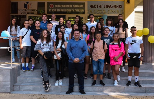79 осмокласници прекрачиха прага на ПГЛПТ за Новата учебна година