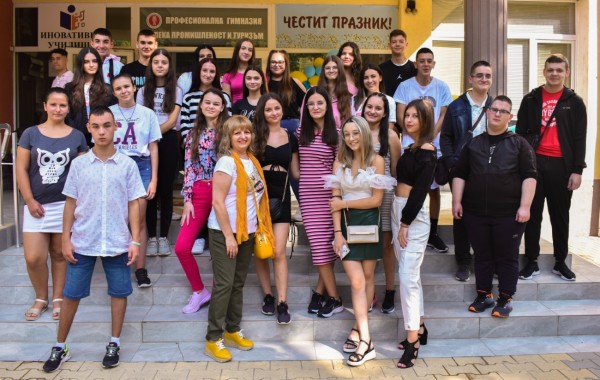 79 осмокласници прекрачиха прага на ПГЛПТ за Новата учебна година