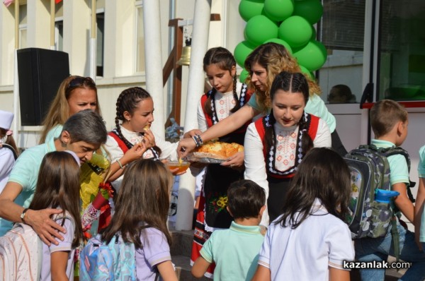 50 първокласници прекрачиха прага на ОУ „Св. Паисий Хилендарски“ гр. Казанлък