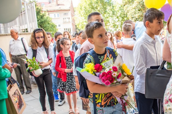 Начало на новата учебна година в ППМГ „Никола Обрешков“/ Снимки Ивайло Илиев