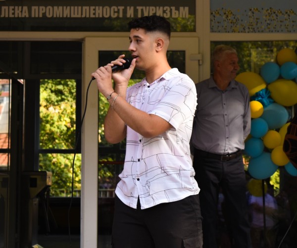 79 осмокласници прекрачиха прага на ПГЛПТ за Новата учебна година