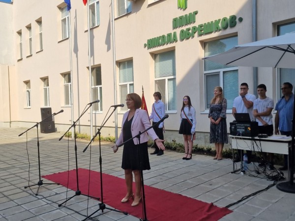 Успешна учебна година и честита първа смяна с новия корпус на ППМГ „Никола Обрешков“