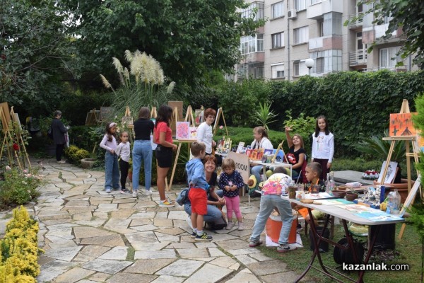 Творци и занаятчии се събраха в двора на музей “Чудомир“ за четвъртото издание на “Изкуството като хоби и вдъхновение“
