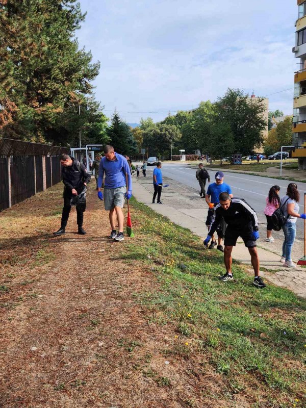 Военнослужещи от 61 Стрямска механизирана бригада се включиха в кампанията „Да изчистим България заедно”
