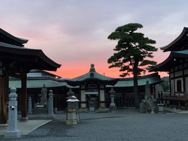 Пътешественикът и фотограф Борислав Илиев гостува в Казанлък с вълнуващ фото разказ за 88 свещени будистки храма в Япония